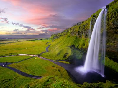 Seljalandsfoss Waterfall, Iceland - Photo by Robert Lukeman on Unsplash